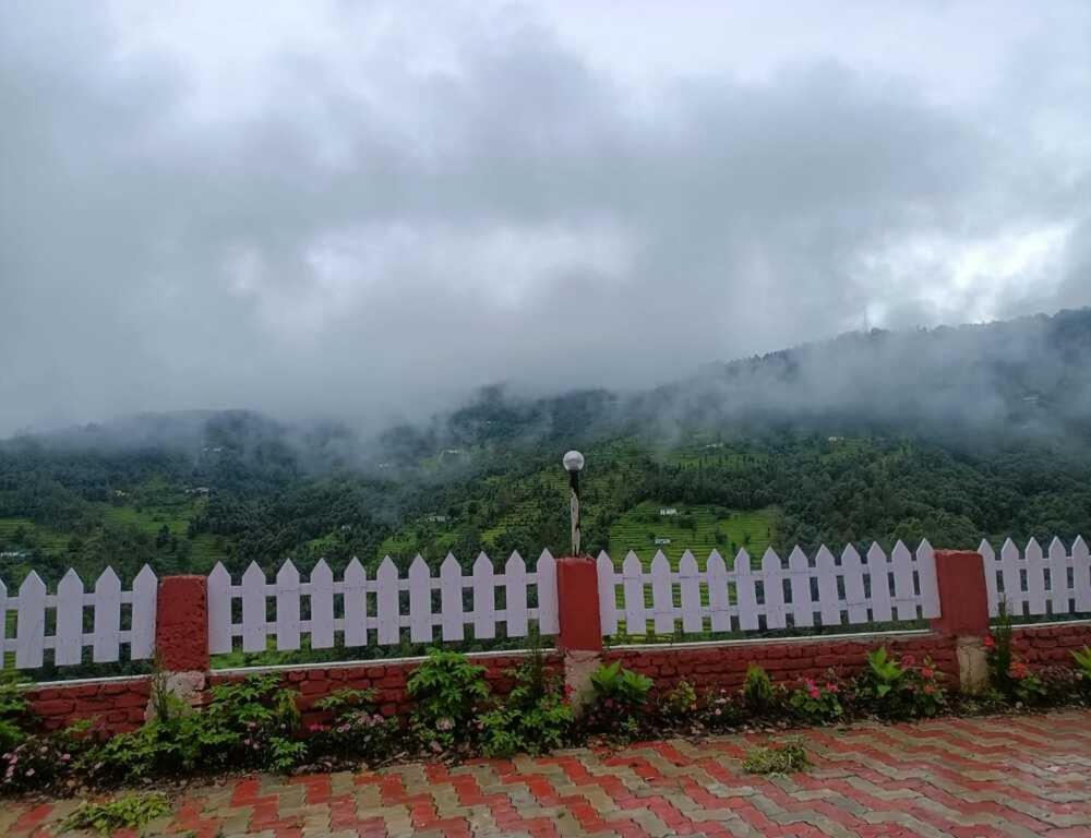 Vanprastha Resorts Dwarahat Esterno foto